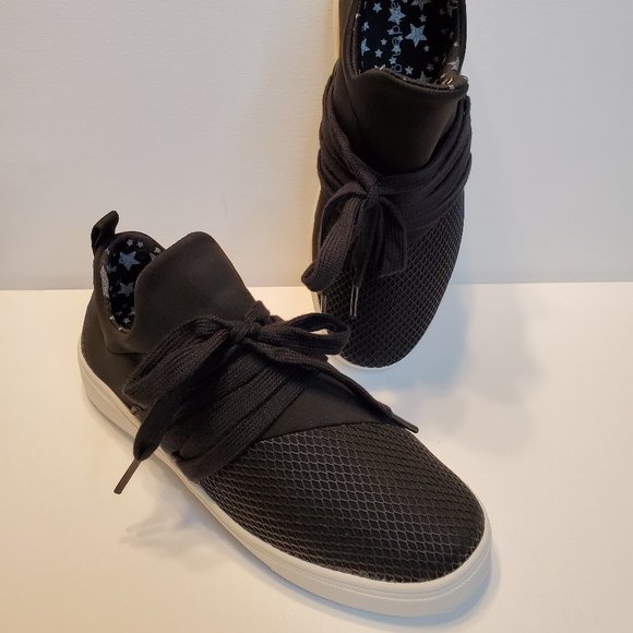 Madden Girl Prancer Sneaker - Picture 2 of 3